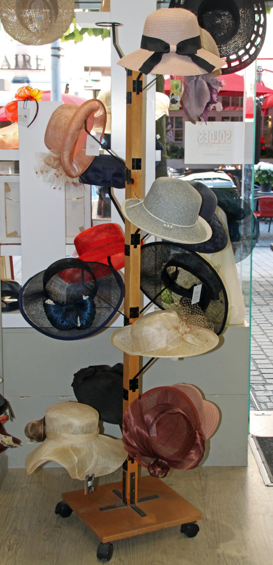 Arbre a chapeau la chapellerie 1